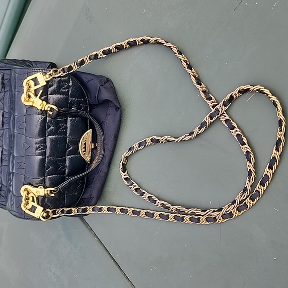 METROCITY Black Embossed Logo Quilted Leather Mini Bag - Picture 15 of 16